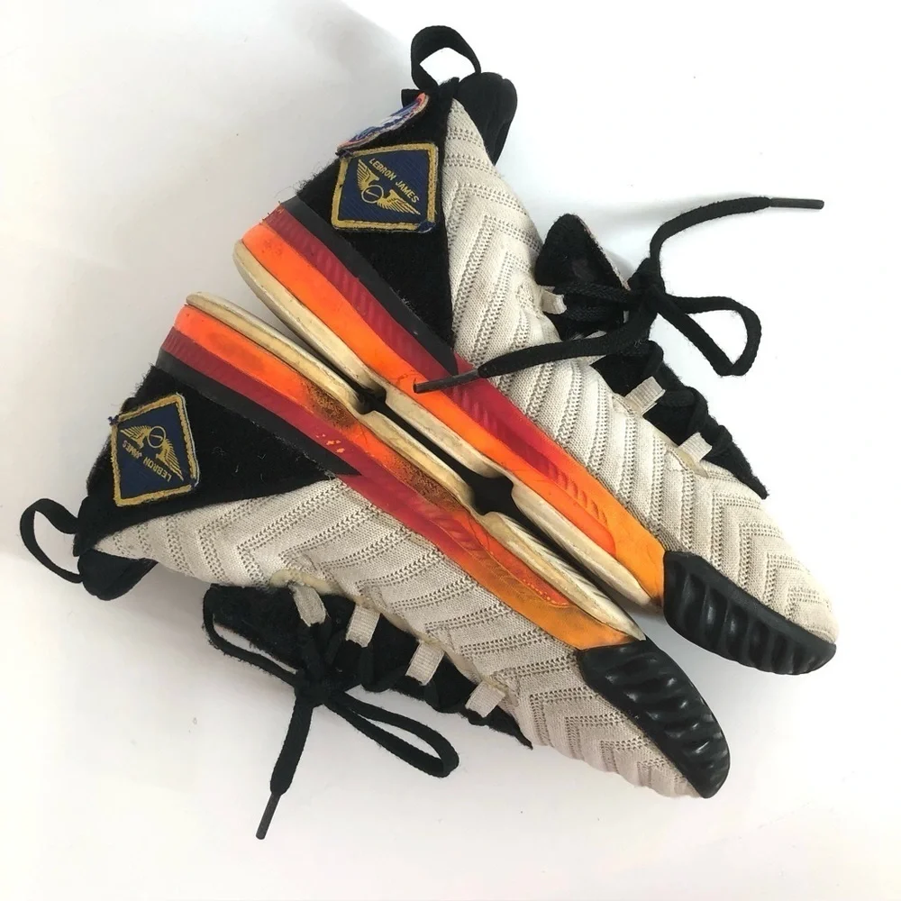 Nike LeBron 16 GS 'Space Travel’ Kid’s Sneaker